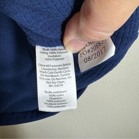 Vineyard Vines Shiny Mountain Weekend Quilted Vest Beet Red Women’s Size Medium - Picture 9 of 9